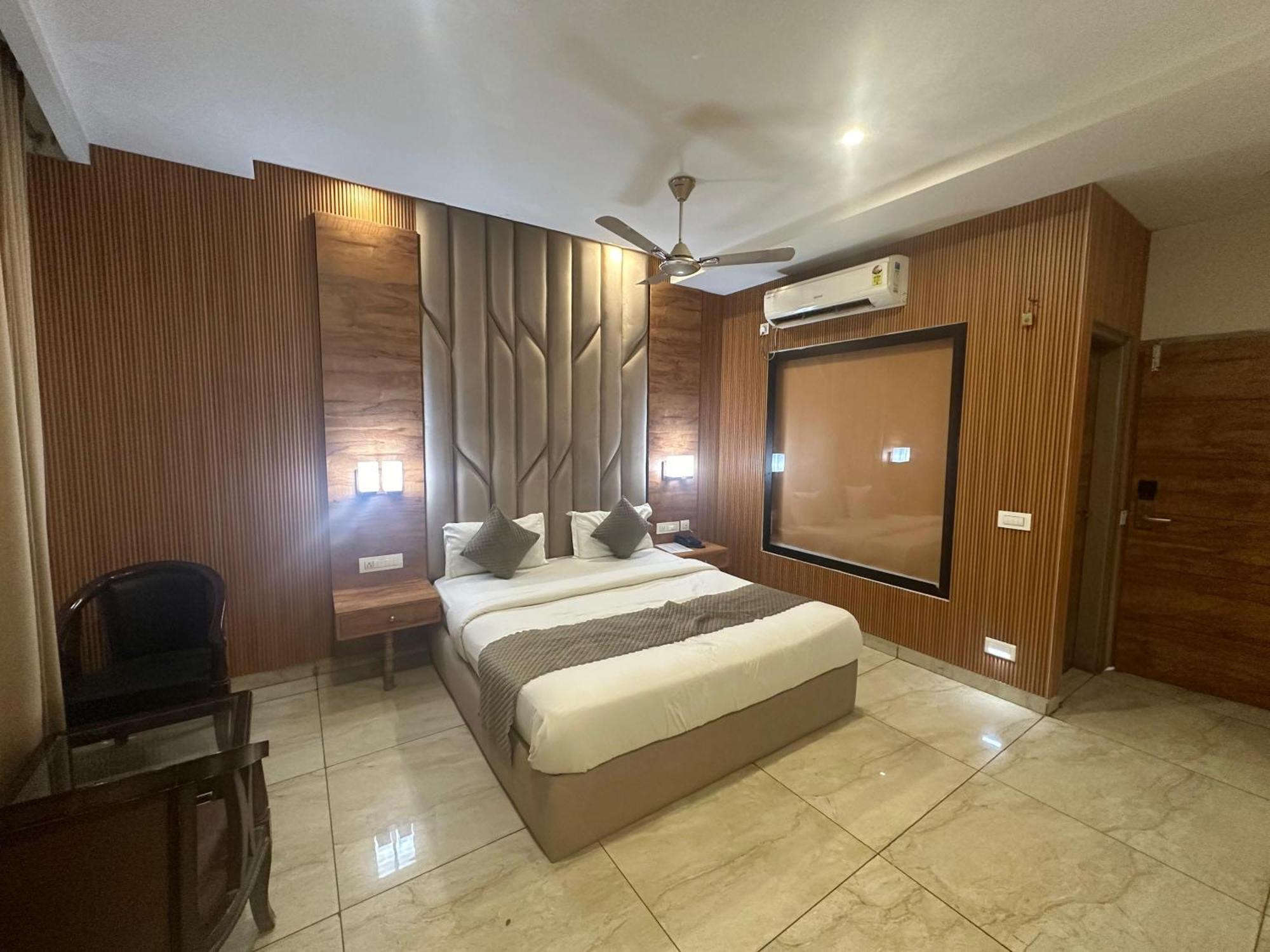 Zirakpur Hotel Destination מראה חיצוני תמונה